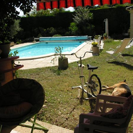 Villa Les Iris Sernhac Zewnętrze zdjęcie