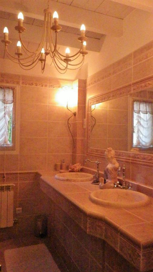 Villa Les Iris Sernhac Zewnętrze zdjęcie