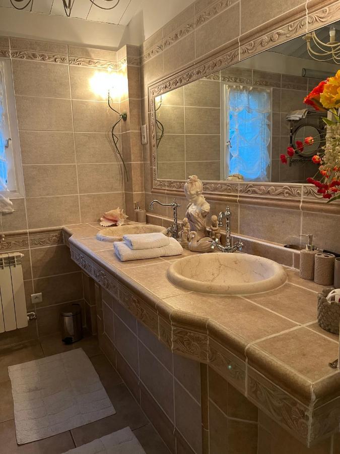 Villa Les Iris Sernhac Zewnętrze zdjęcie