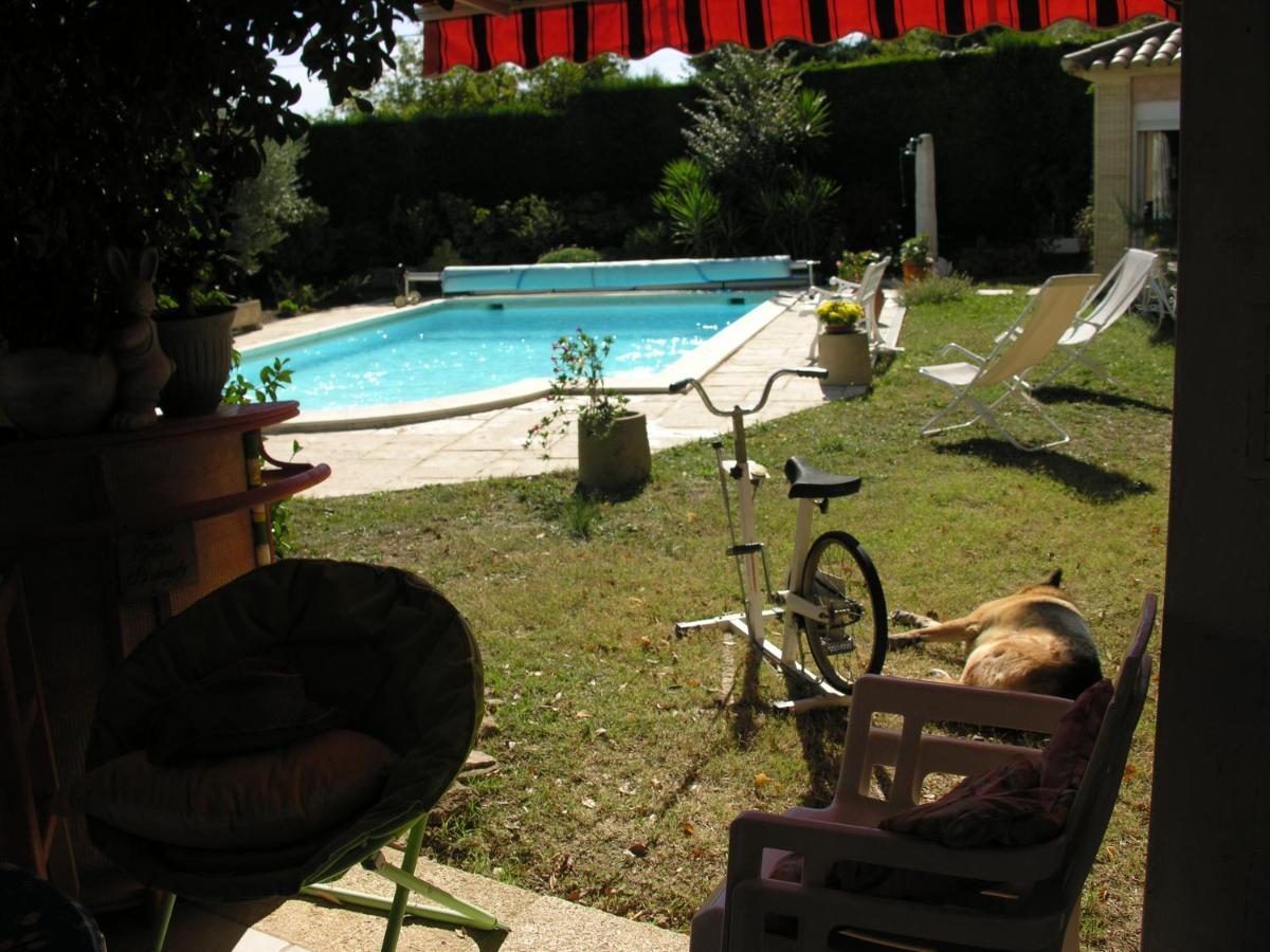 Villa Les Iris Sernhac Zewnętrze zdjęcie